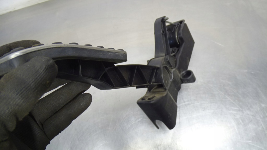 Педаль газа mercedes w245 b200 Недорого