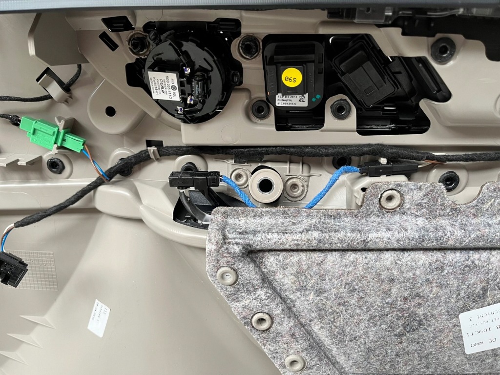 фото №9, Vw golf sportsvan обшивка обивка левый перед 517867011m dgy 517867011mdgy