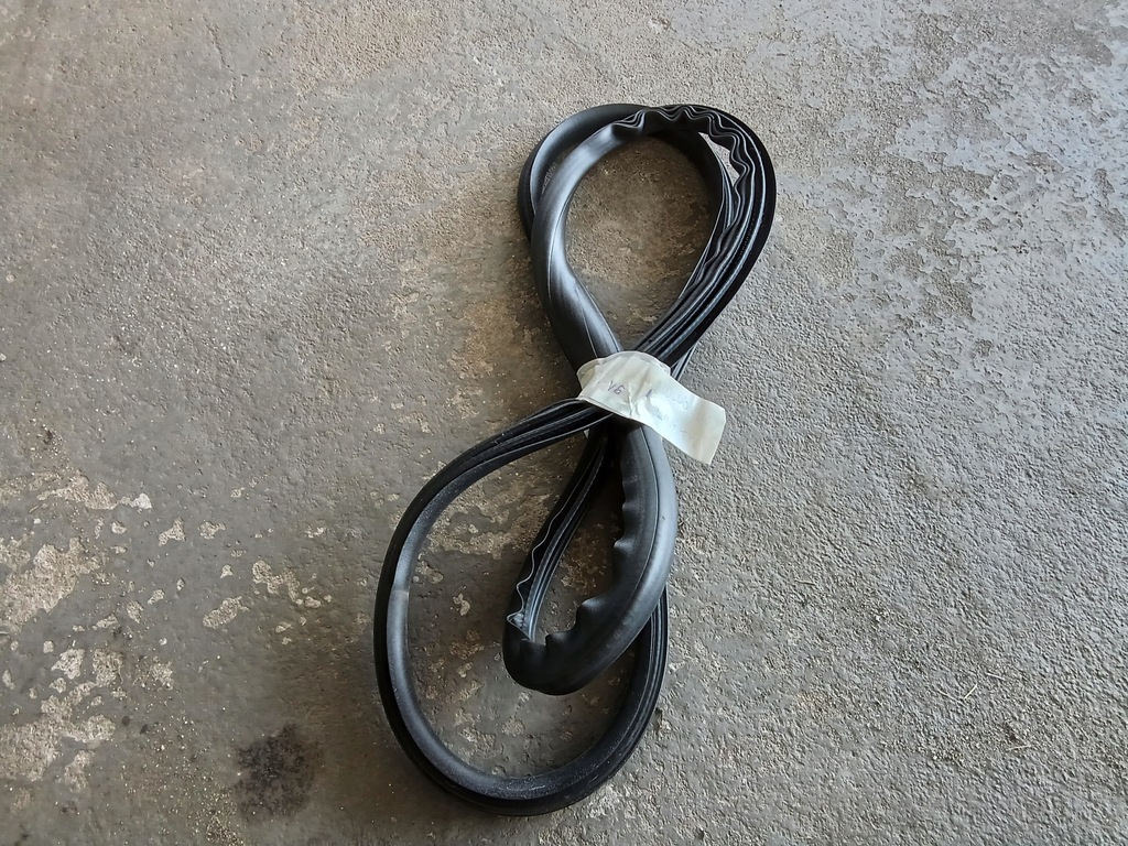 фото №1, Прокладка двері правий задня volvo v50 04-07r 2.4 benz v6