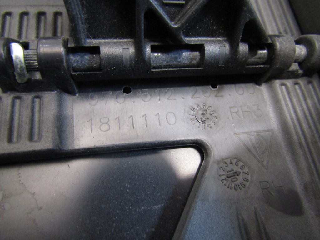 фото №8, Накладка спойлера права ліва кришки panamera 970