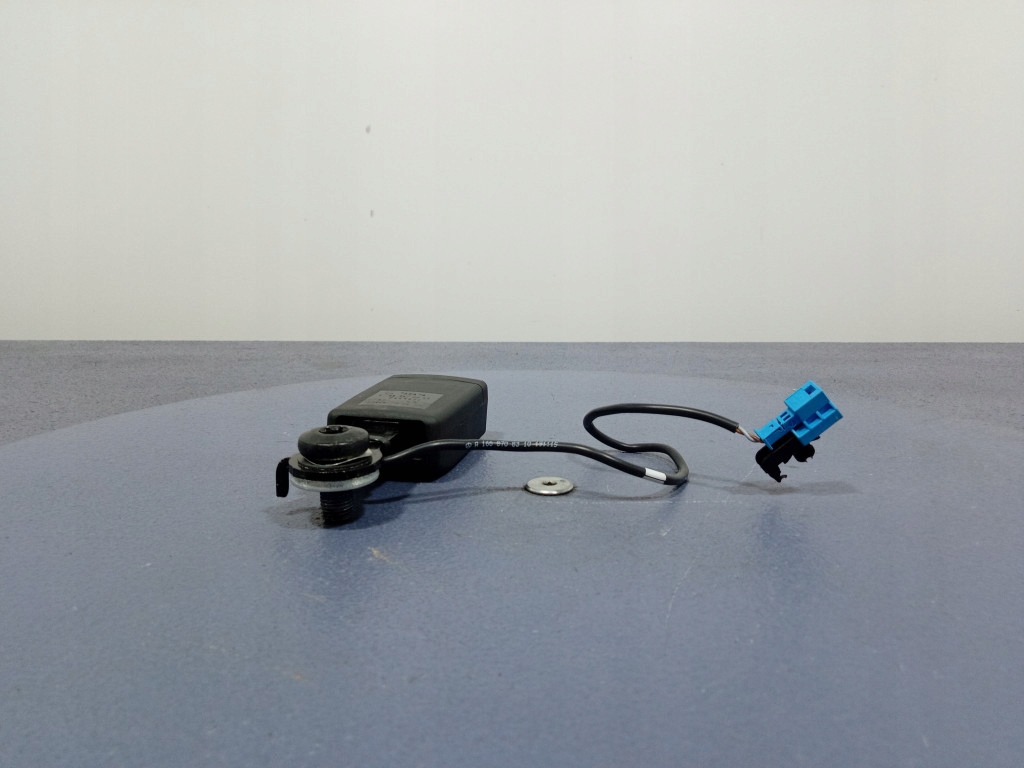 фото №3, Mercedes gls x166 замок пряжка поперечина задняя 3 ряд a1668602469