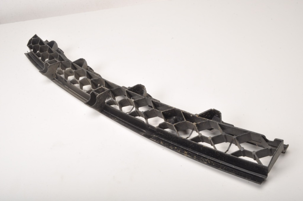 фото №7, Volvo v60 ii направляющая бампера задняя задний середина 31455676