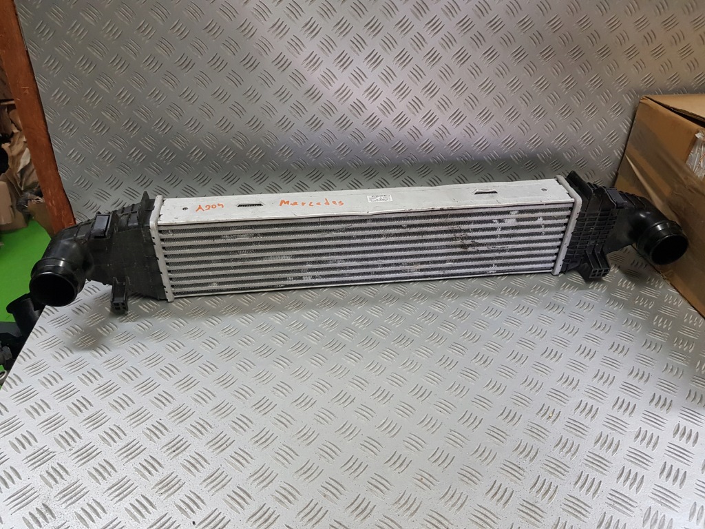 Купити Радіатор повітря інтеркулер mercedes-benz w204