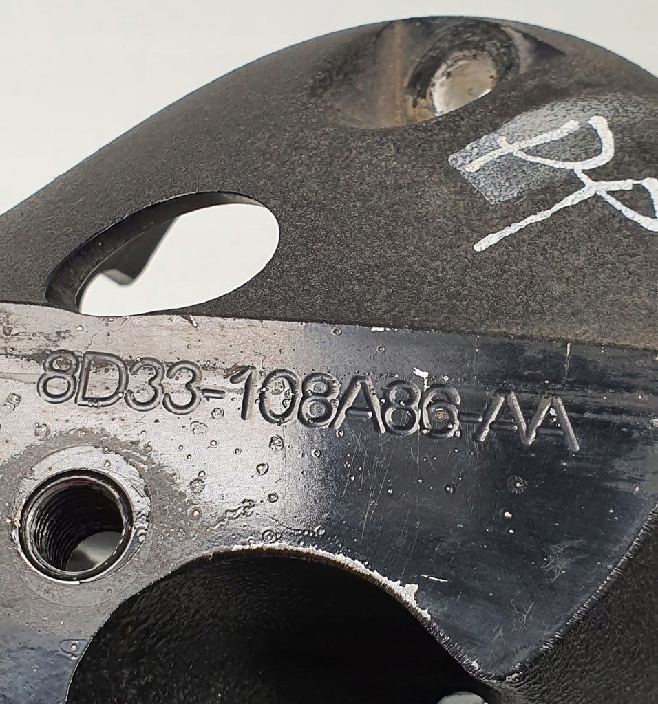 фото №2, Кронштейн распорки правый перед aston martin rapide