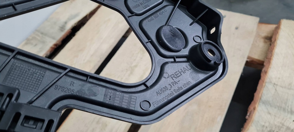 фото №13, Sq8 q8 напрямна кронштейн кронштейн бампера правий задня 24r 4m8807454c