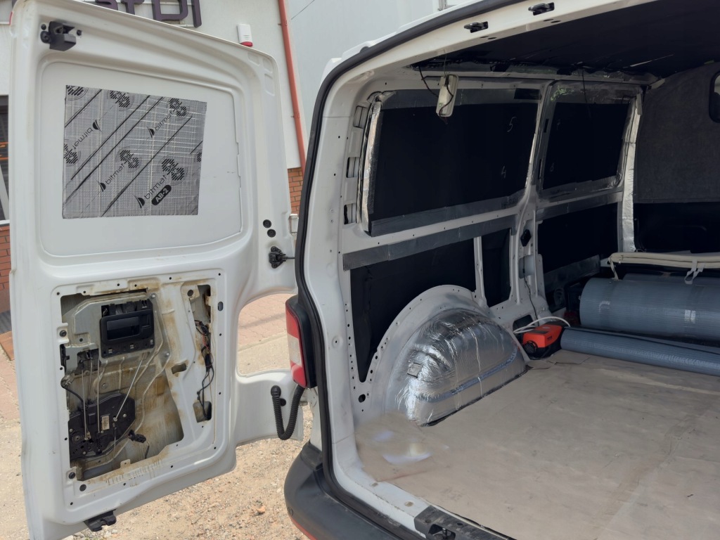 Мат шумоізоляційна hałas піна гумовий 19mm kauczukowa samoprzylepna з ролики Зі Шроту