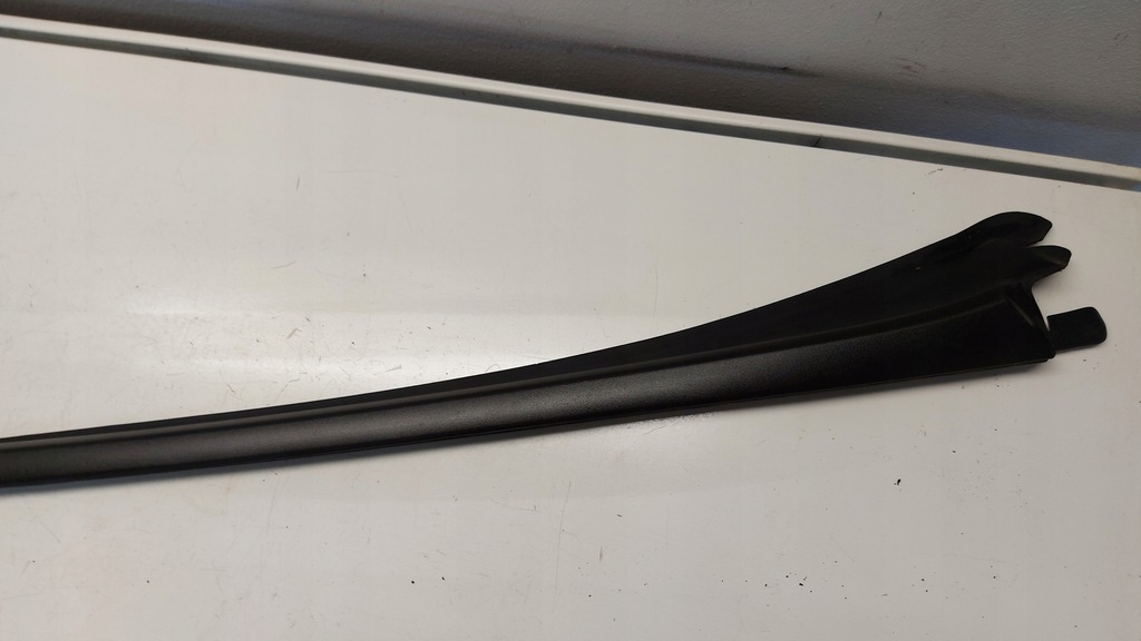 фото №12, Peugeot 5008 i молдинг стекло лобовое