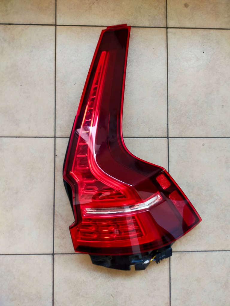 фото №1, Volvo v60 ii лампа задняя задняя правая 2018-