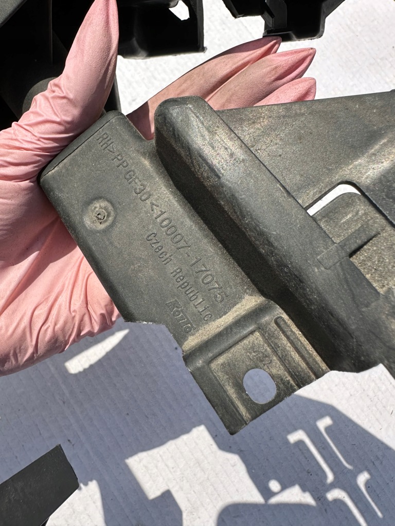 фото №5, Q5 8r lift напрямна pod фара корзина правий 8r0805608b