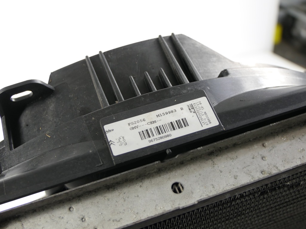 Радиатор воды с вентилятор peugeot 208 12-15r. 1.2 vti hmz 81km eb2 с Разборки