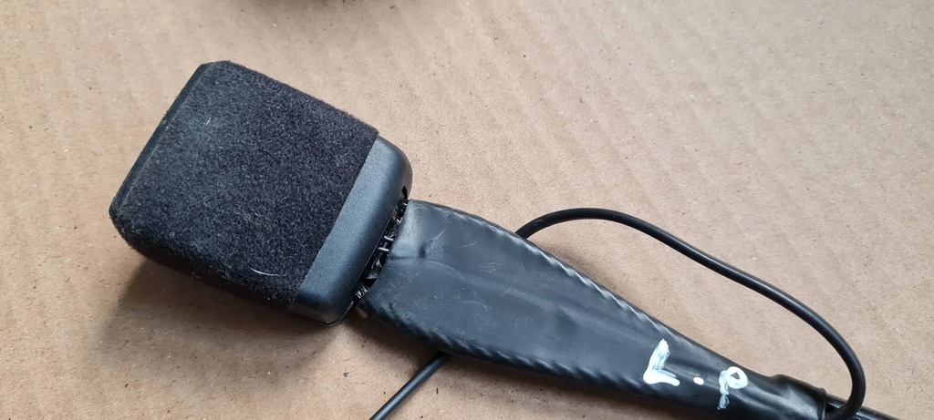 фото №9, A4 b9 8w клипса поперечина сиденье левая правая перед 8w0857755 a5 8w