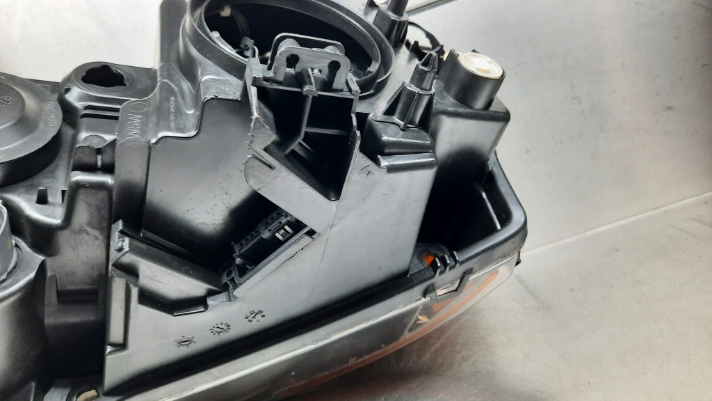 фото №13, Фара правий volvo xc90 02-14r