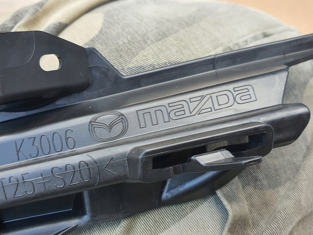 фото №8, Mazda mx-30 молдинг решетка бампера перед правая