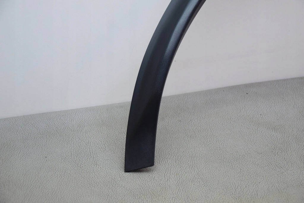 фото №9, Молдинг заднього правого крила land rover discovery v l462 hy32290e22ac