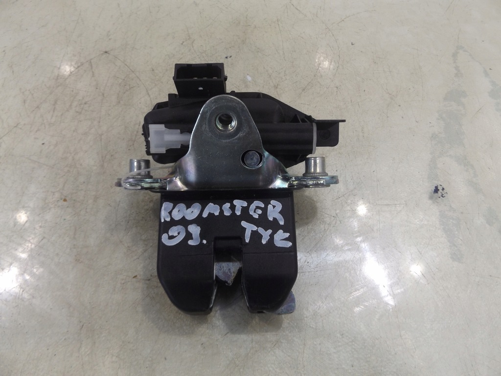 фото №1, Roomster замок крышки задняя 5j0827501d