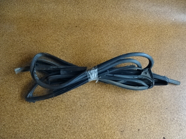 фото №1, Toyota hilux 07r прокладка дверь перед правый