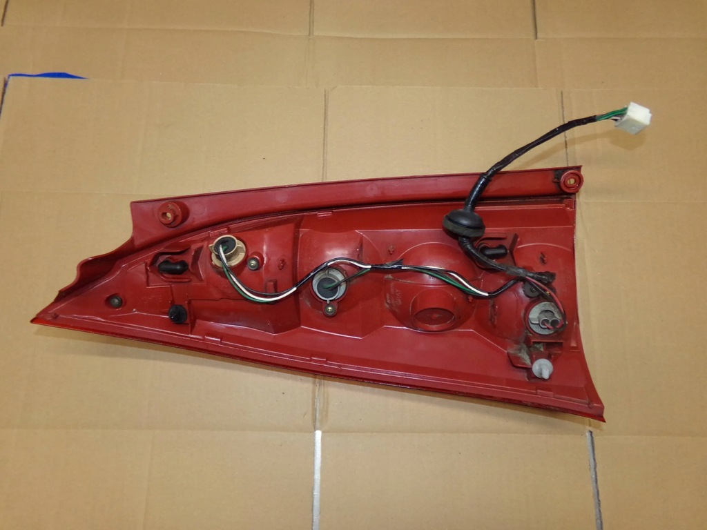 фото №2, Лампа права задня задня mazda premacy 02r