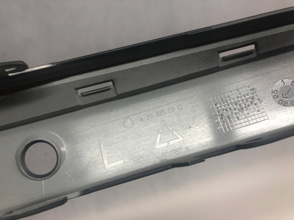 фото №6, Mercedes w211 ліва молдинг бампера перед лівий pdc