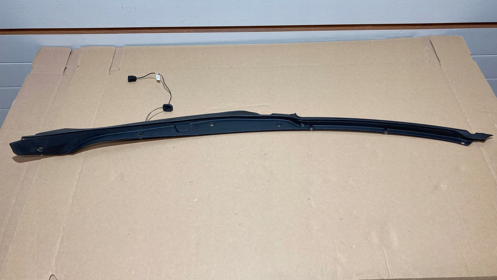 фото №8, Молдинг датчик доводчик двері правий задній tesla x