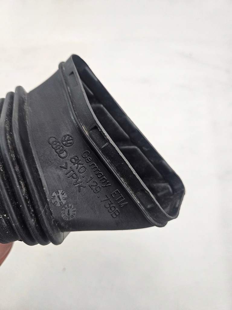 фото №8, Audi a4 b8 a5 8t q5 труба повітрозабірник шланг повітря 8k0129739b