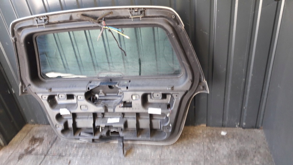 Крышка багажника задний  mercedes w168 Цена