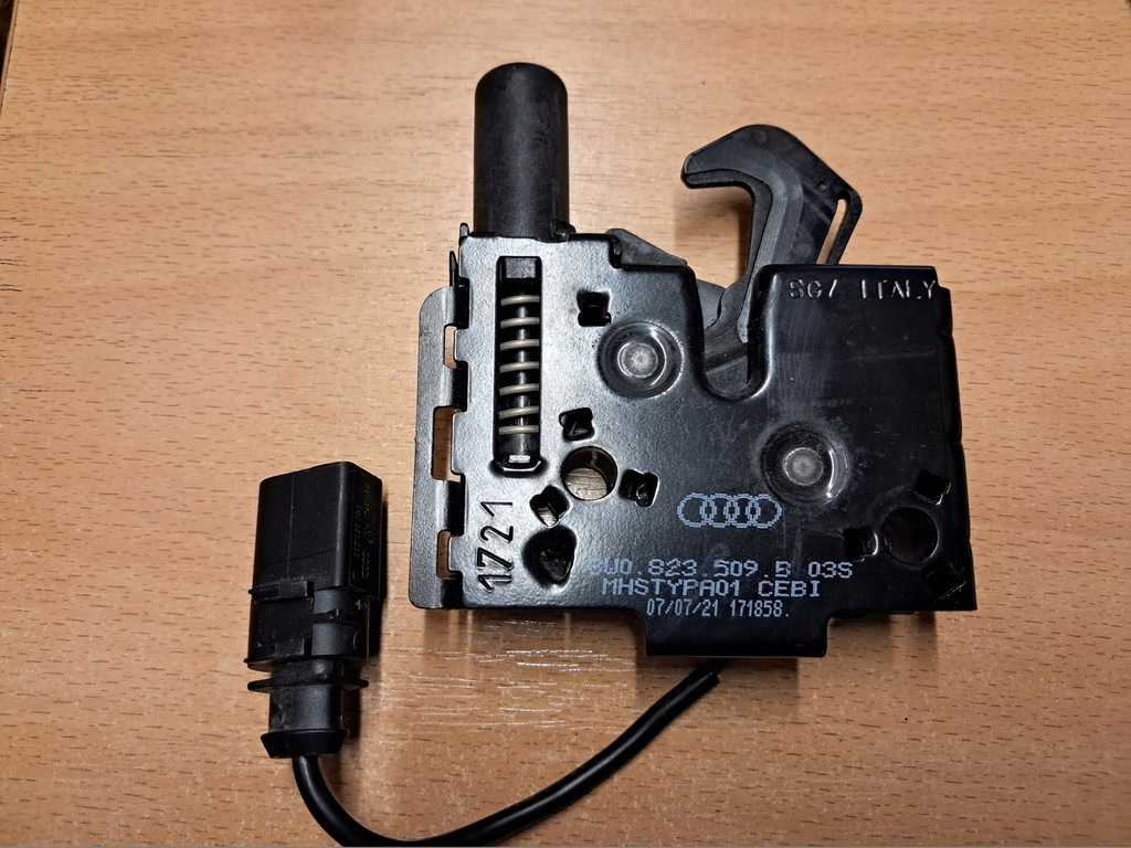 фото №1, Замок капот audi a4 b9 8w0823509b