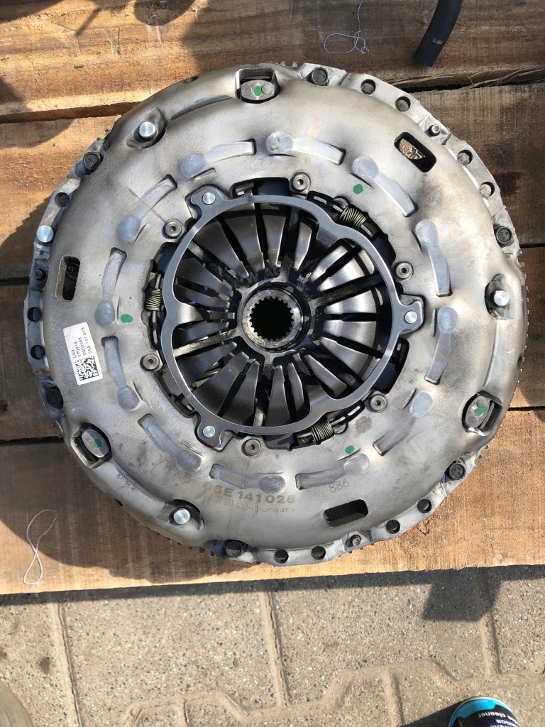 фото №1, Audi q3 83a 1.5 маховик з двома масами комплект зчеплення 05e141015