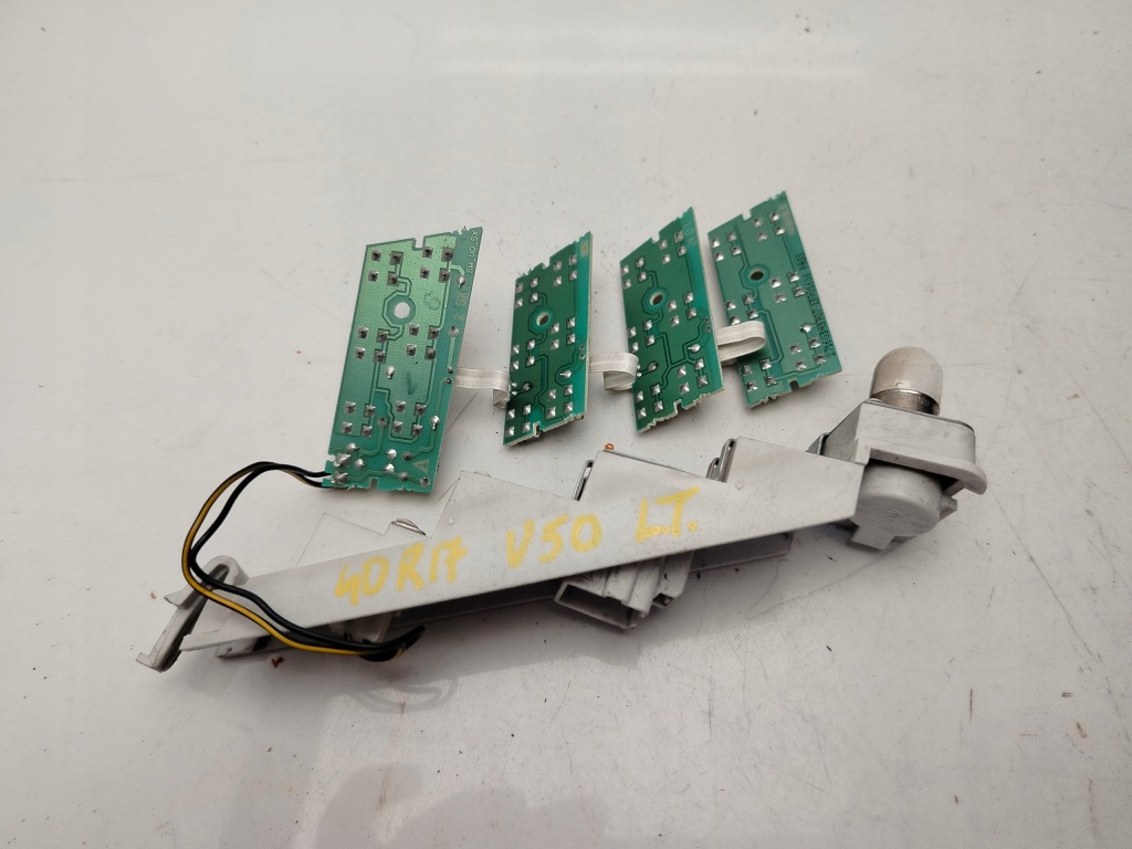 Купити Volvo v50 рестайлінг  07r- вкладиш лампи лівий задній модуль пластина led