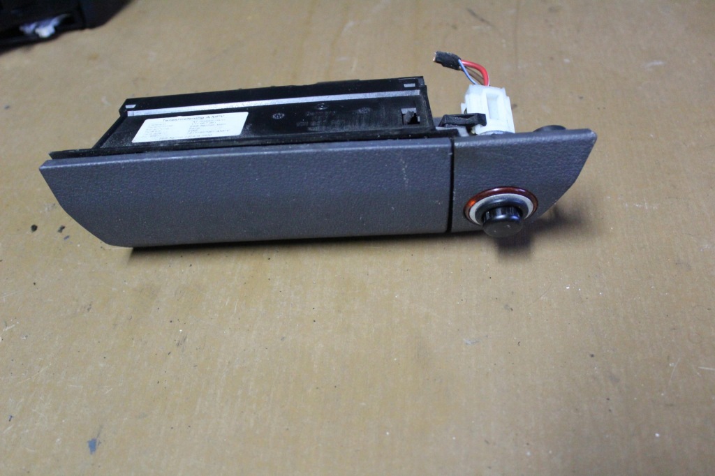 фото №1, Пепельница vw touran i 03-09 rok 1t1857961