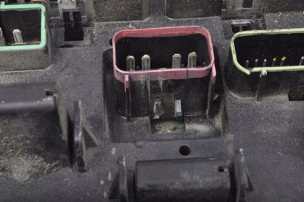 фото №8, Grand voyager iv 2.5 crd коробка предохранителей