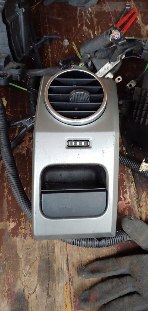 фото №1, Land rover discovery 3 - lr3 боковая решётка обдув