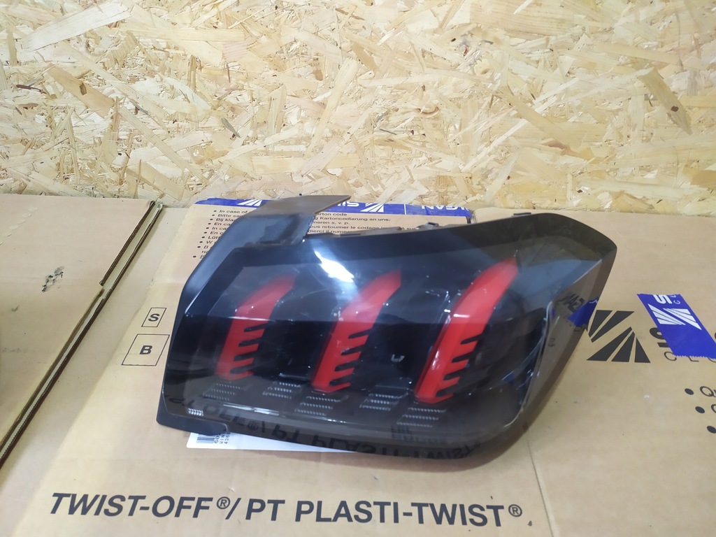 фото №1, Лампа задняя правая peugeot 208 ii