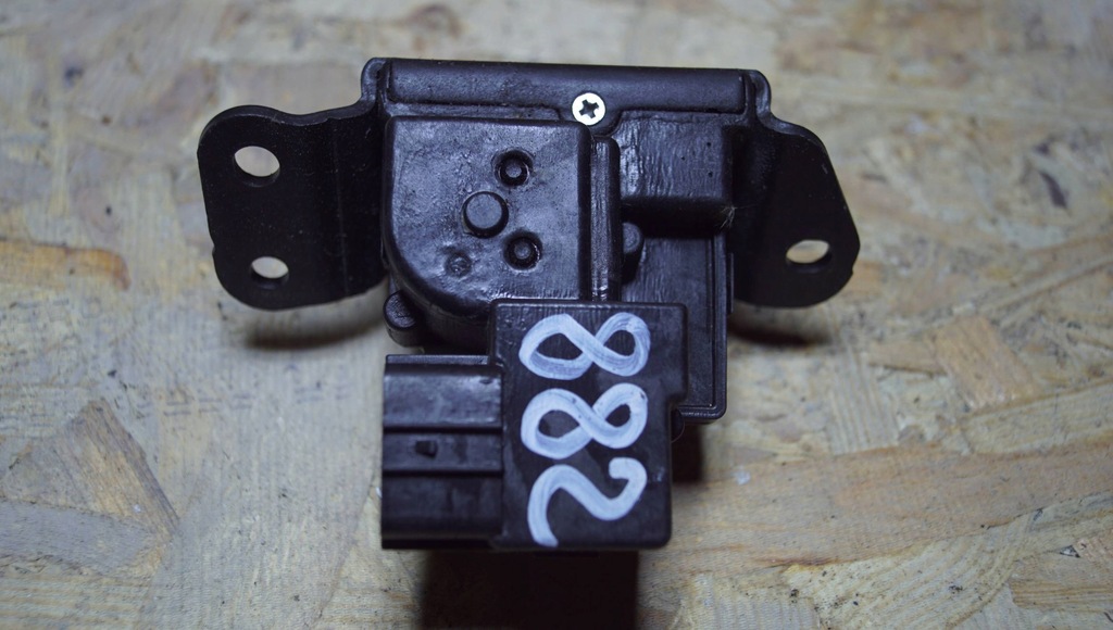 фото №9, Hyundai i30 замок крышки задняя 81230-2l000 882