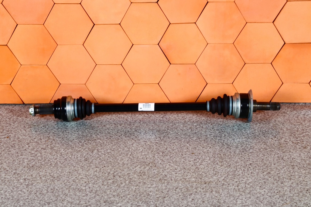 фото №1, Bmw f07 gt 528i приводной вал правая правый задняя задняя 7638358 10 km !!!