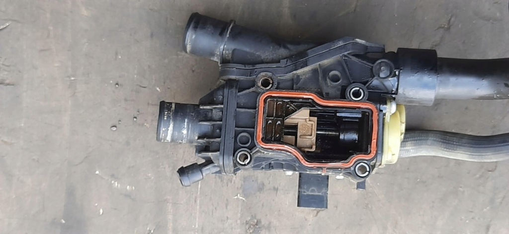 фото №8, Корпус термостата термостат 2.0 blue hdi pugeot 9804160380