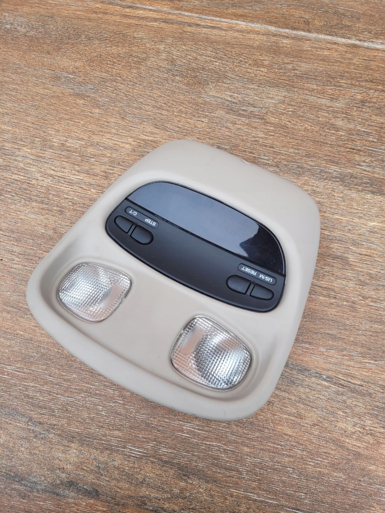 фото №1, Jeep cherokee kj лампа потолочный