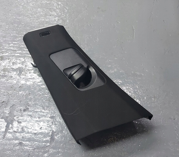 фото №1, Защита стойка l volkswagen оригинальный номер 3g8868417