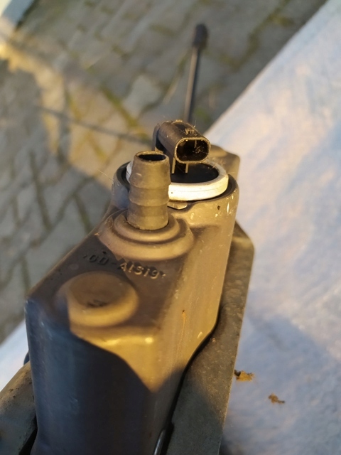 фото №5, Mercedes e w212 петля пиротехнический патрон капот