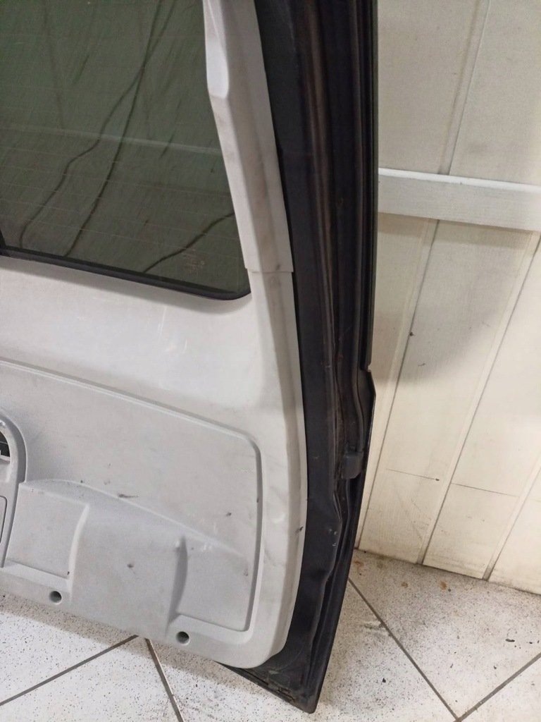 фото №13, Задняя крышка багажника багажника chrysler town and country 5 2009