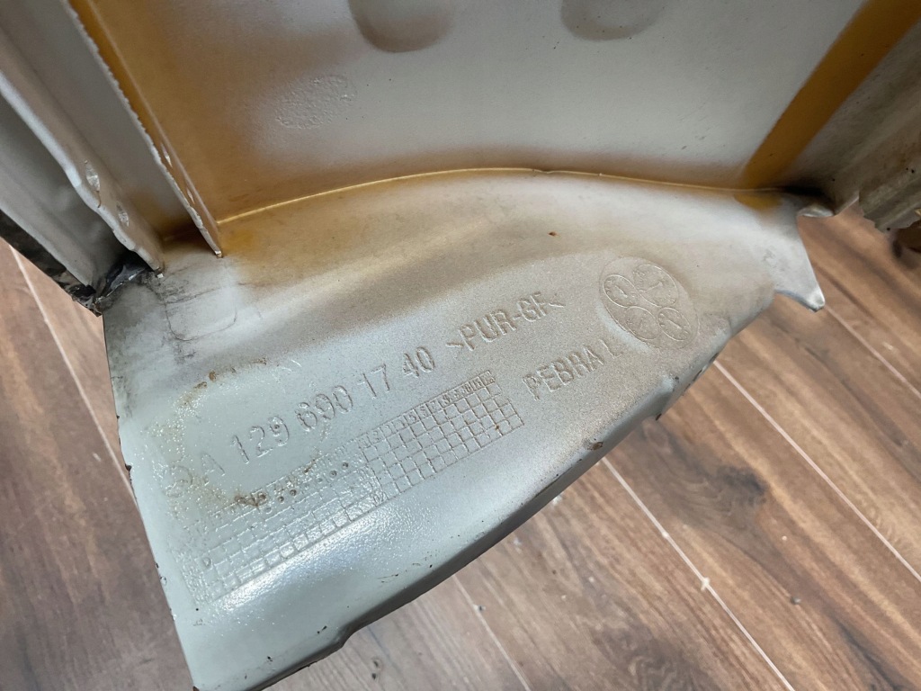 Молдинг на крила права mercedes-benz sl r129 a1296901740 1296901740 Ціна