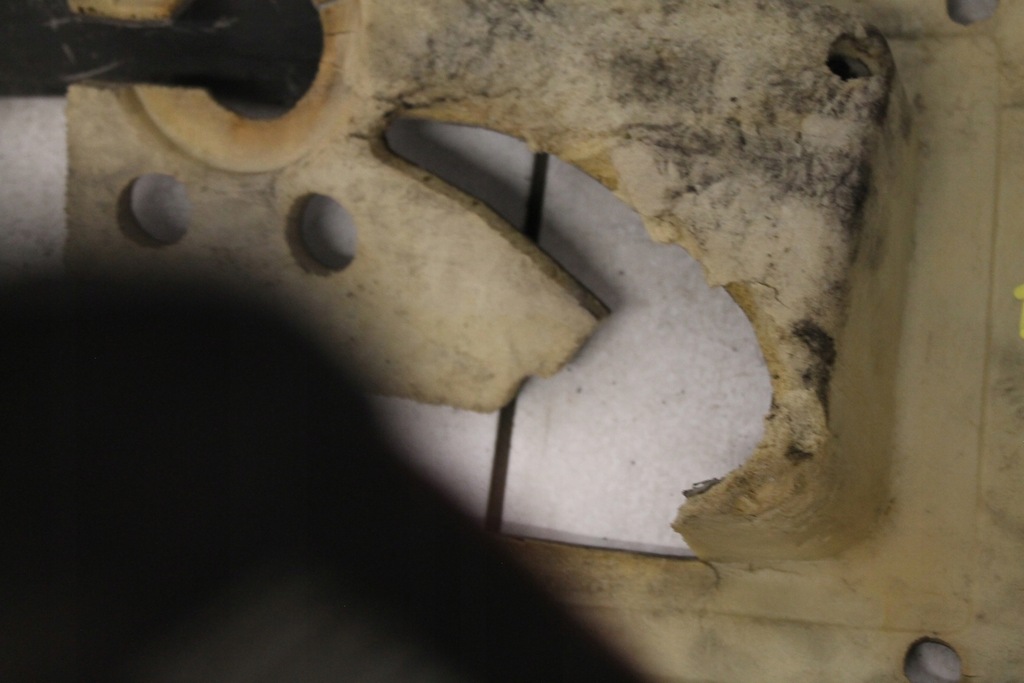 фото №6, Audi r8 420 06- шумоизоляция пена туннеля коробки