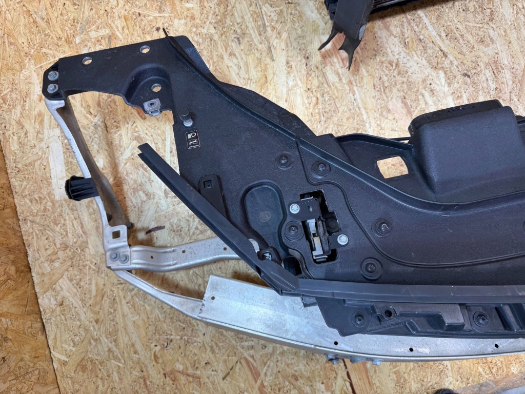 Ремень передний усилитель балка радиатор sl 400 sl400 r231 amg рестайлинг  3.0b с Разборки