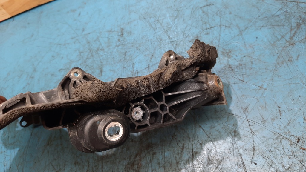 фото №5, Кронштейн кронштейн акумулятор 31298096 volvo v60