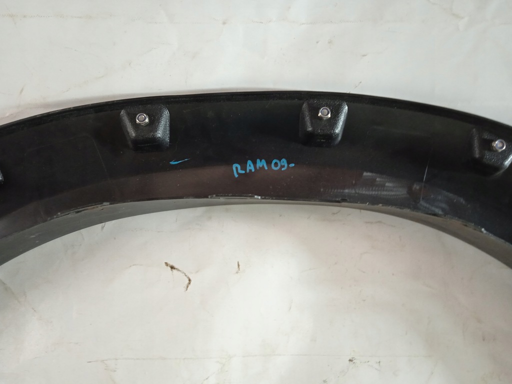 фото №12, Dodge ram 09- молдинг крыла правый задняя usa