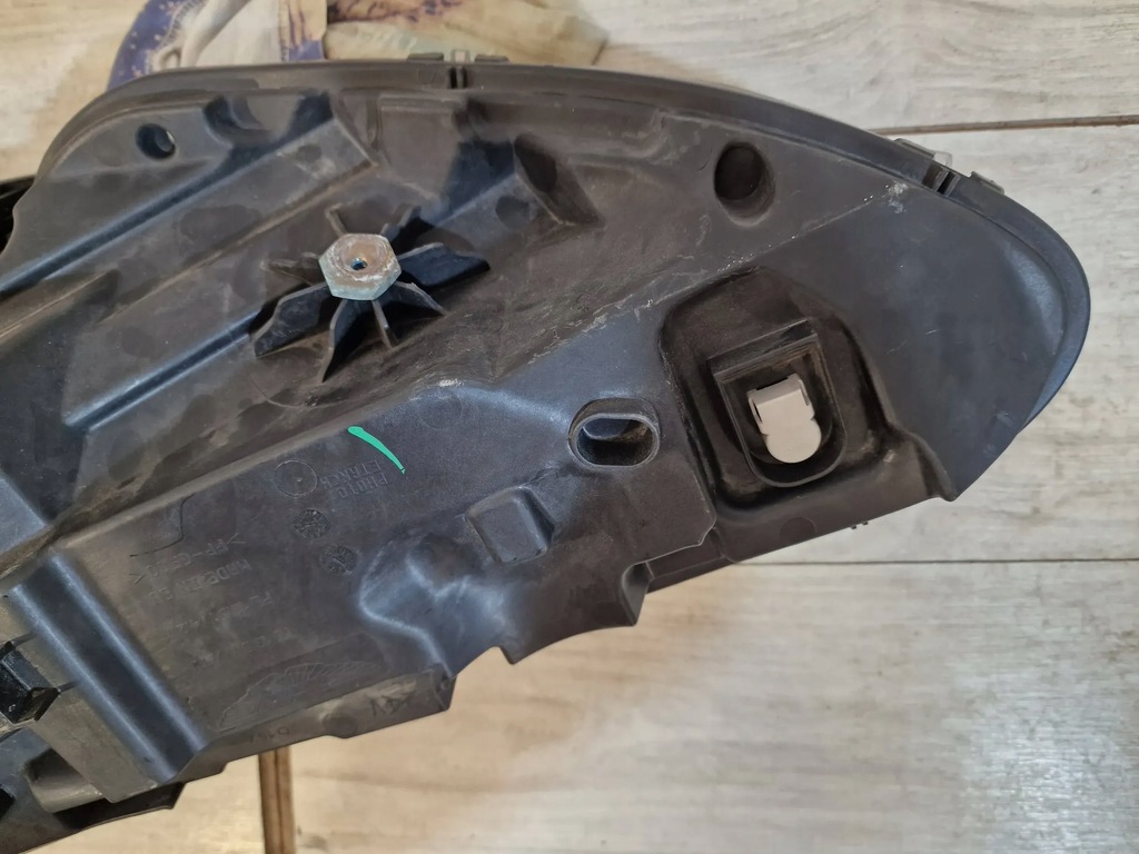 фото №11, Лампа права перед aston martin rapid ad43-13w029-bb