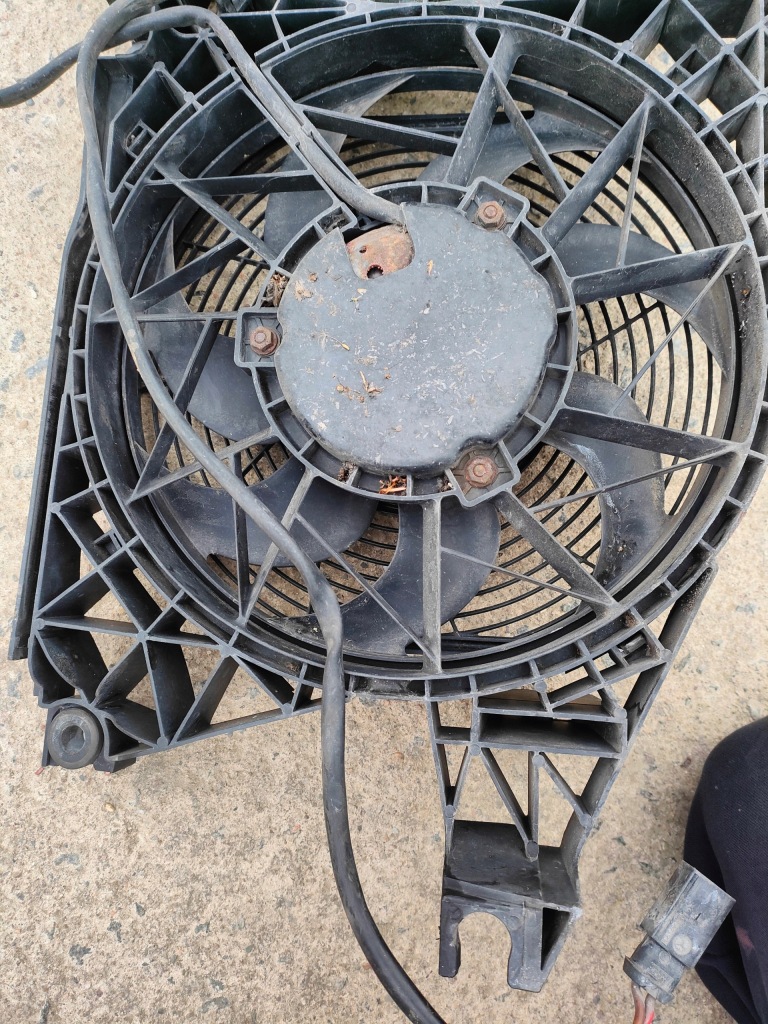 Mercedes-benz viano защита вентилятора радиатора cdi 2.2 дизель a0015005293 Киев