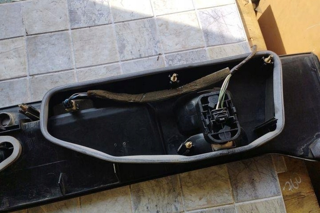 фото №7, Отделка крышки багажника renault safrane i b54_ 7700808306 2.2l