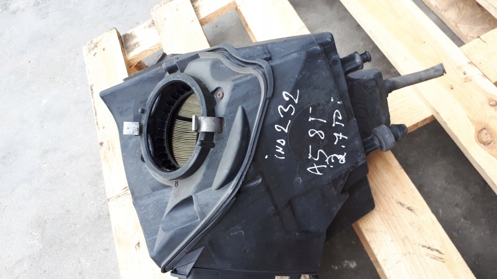 фото №1, Audi оригинальный номер 8k0133835b корпус фильтра воздуха