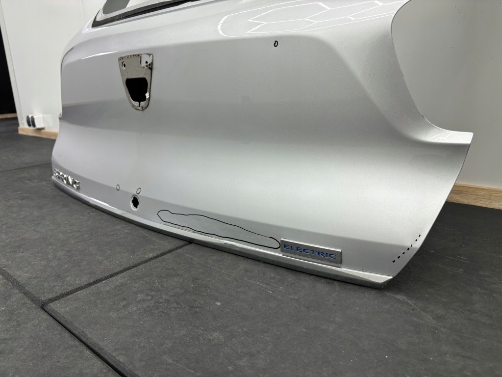 Dacia spring кришка багажника багажника задній задня в Україні