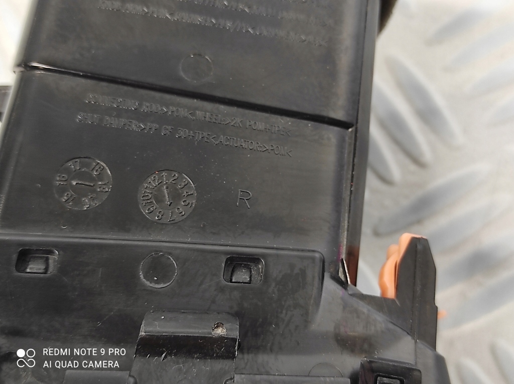 фото №5, Решётка обдув правая с панели suzuki baleno